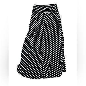 Derek long black white skirt M